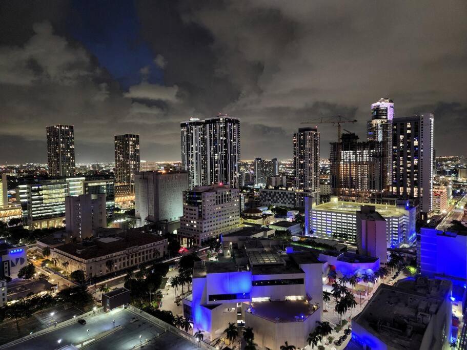Amazing Condo in Downtown Miami/Brickell w/PARKING - Housity