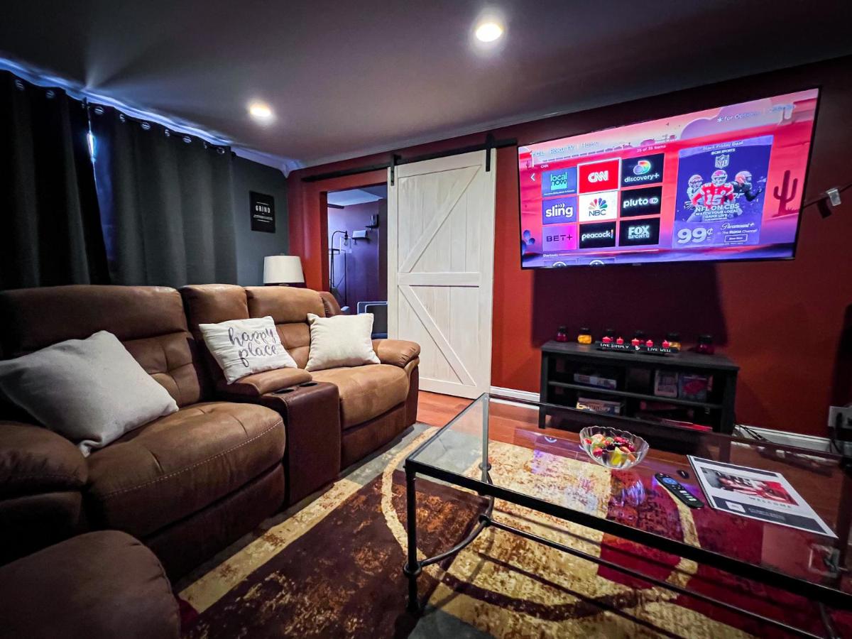 Perfect DTWN 2 Bed Condo with Cali King Bed and Gym - Housity