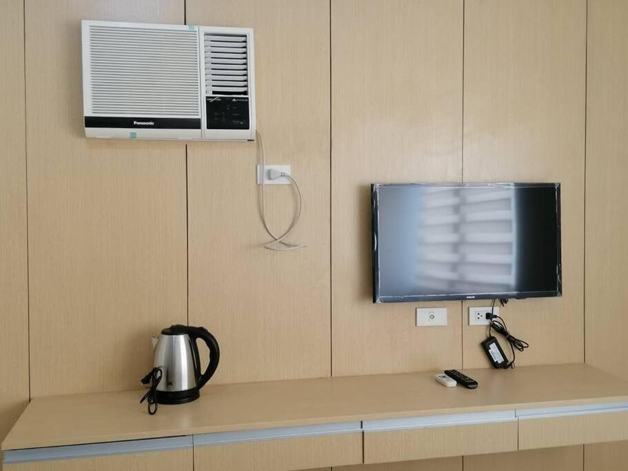 Pool level Persimmon Condo w/ kitchen unit 615 - Housity