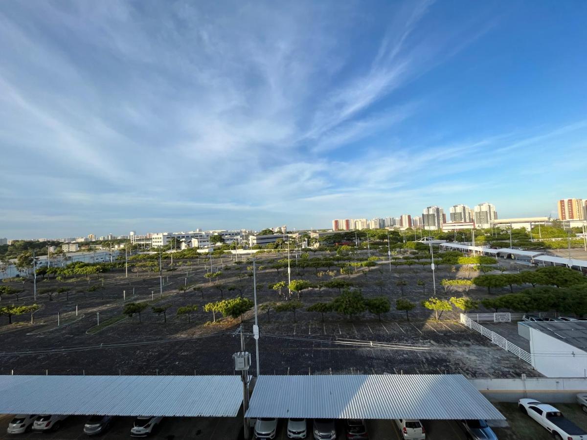 Apart novo Próximo Shop e Praias. Uma cama King. - Housity