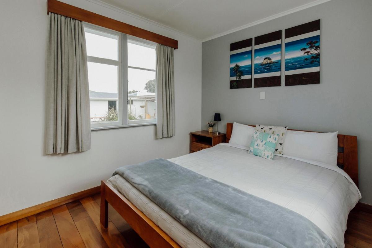 THE BAREFOOT BUNGALOW - OPUNAKE BEACH - Housity