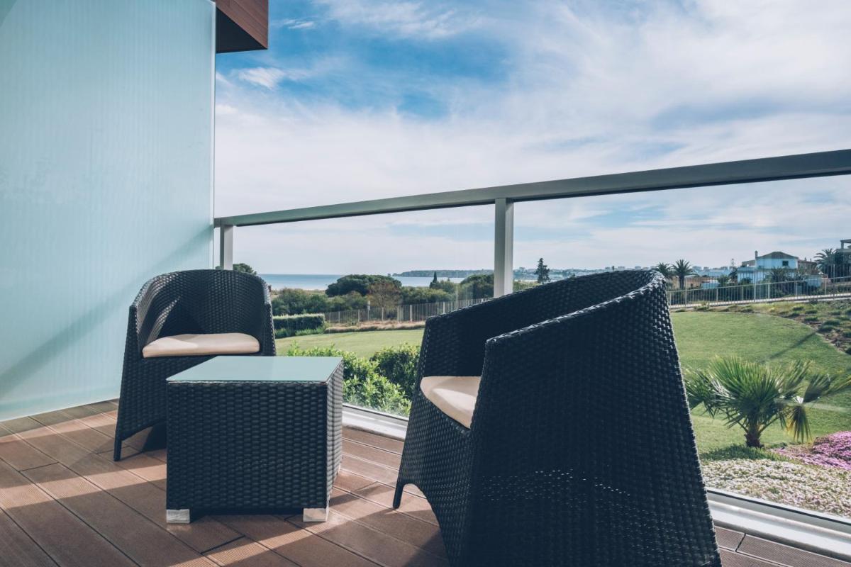 Uma área de estar em Iberostar Selection Lagos Algarve