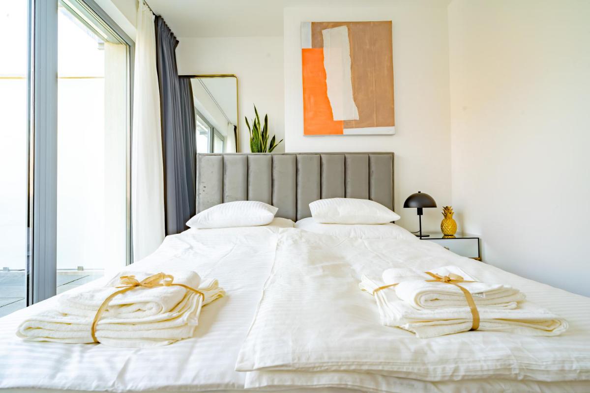 Central Apartment Budapest ~ Roof Terrace/AC/Indoor parking - Housity