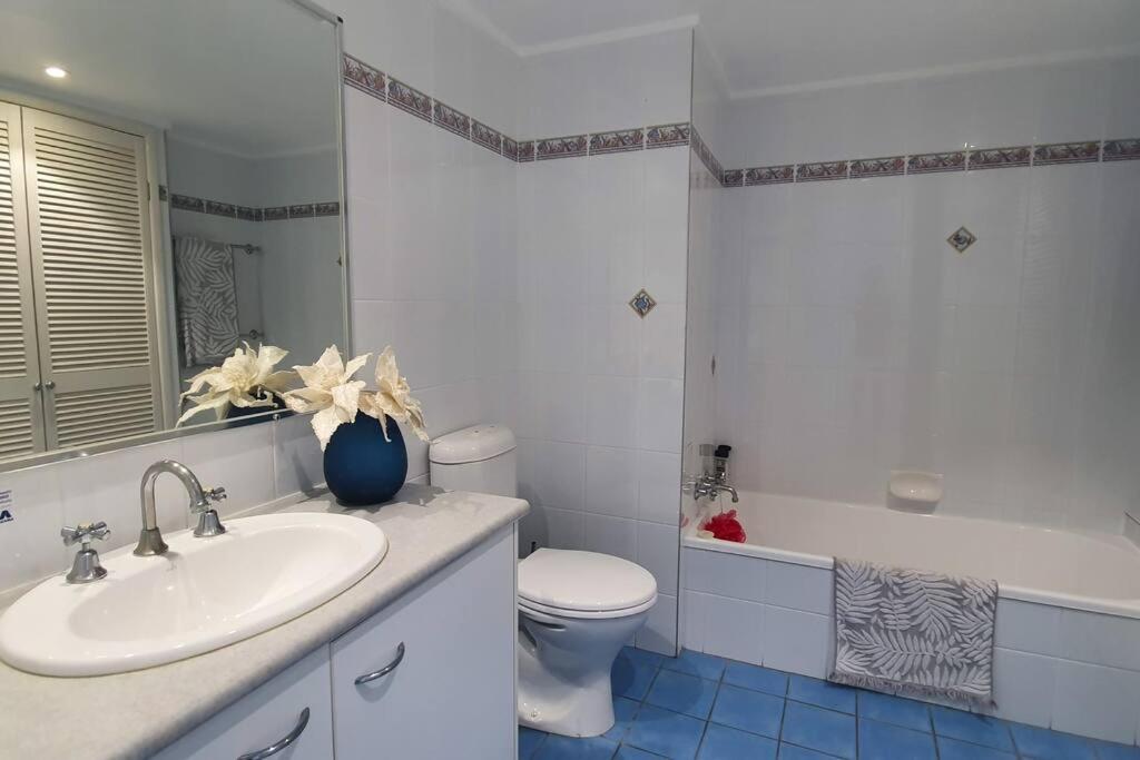 GOLDEN SANDS Main Beach Oceanfront - Housity
