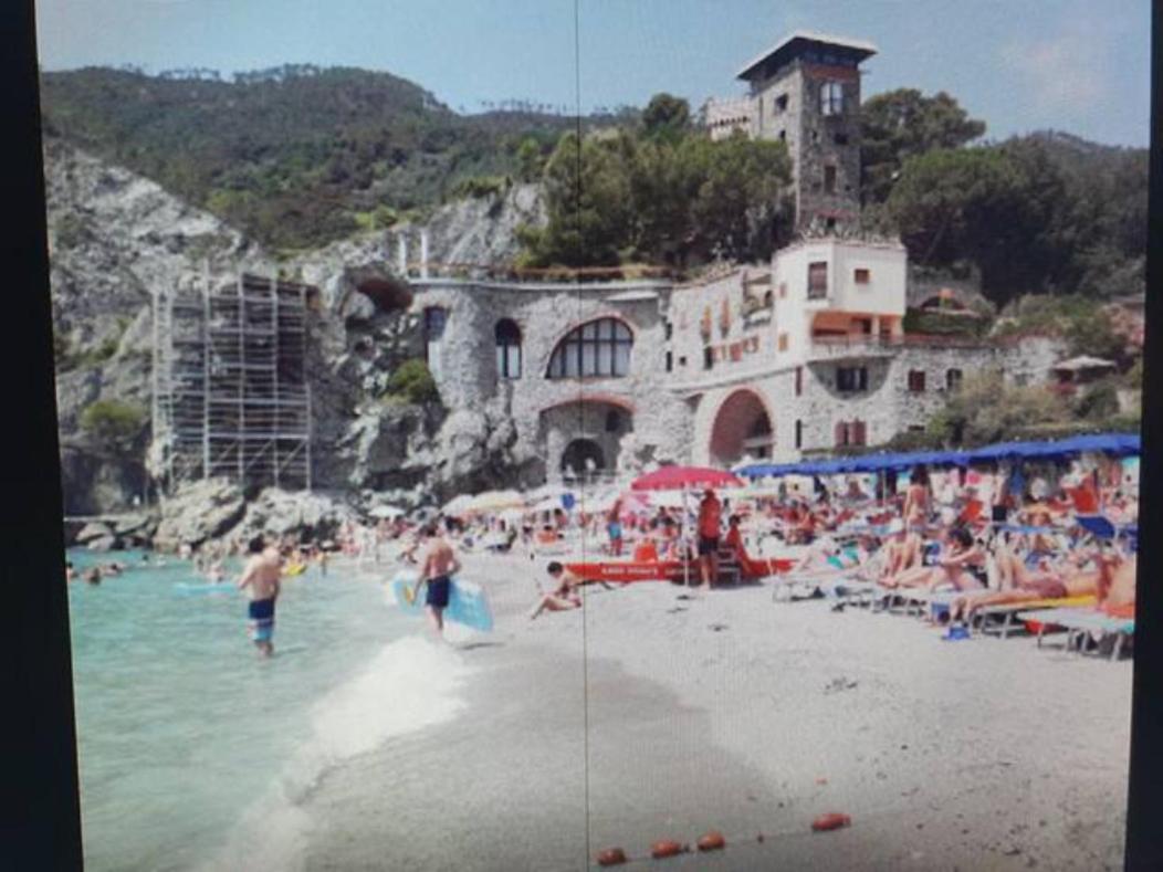 DELuxe 4 Bedrooms in Fegina Monterosso - Housity