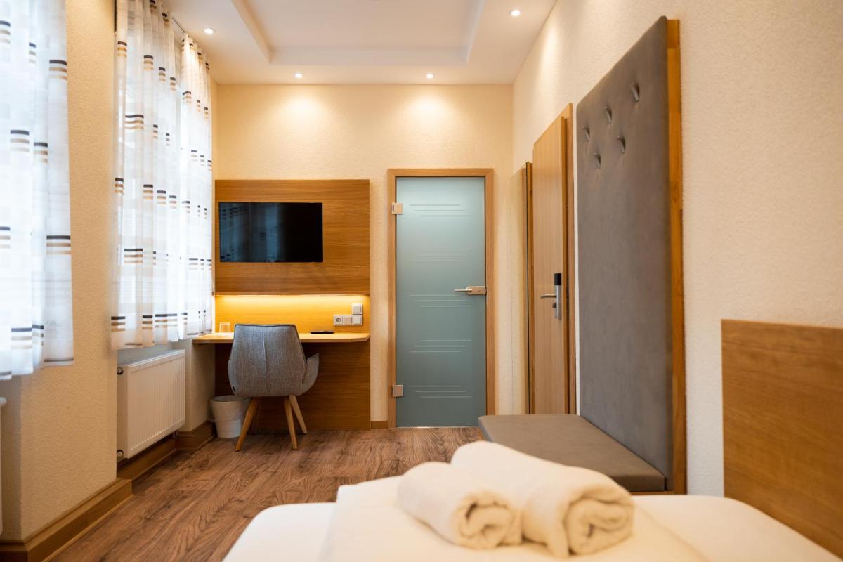 Gasthause Zur Krone Hotel - Housity