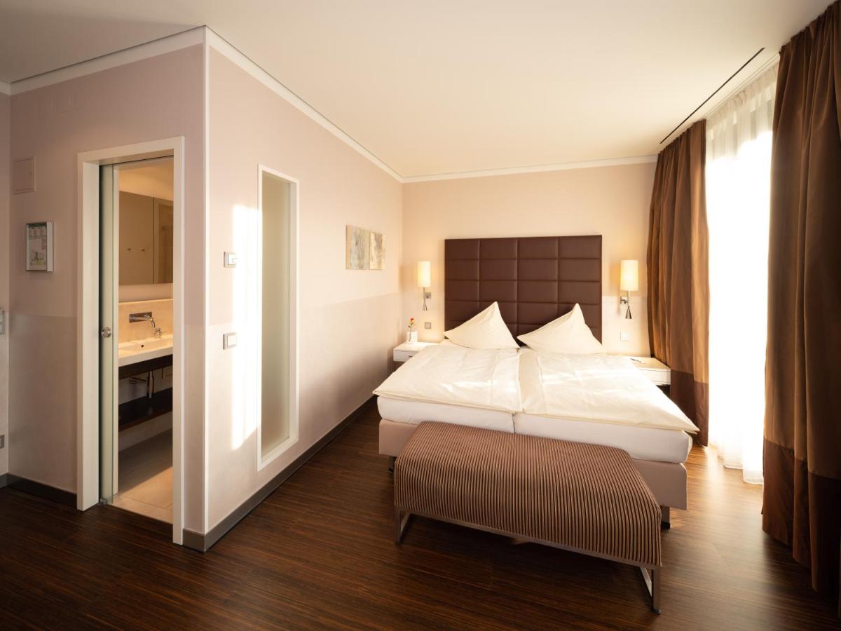 Hotel Eberhards am Wasser - Housity