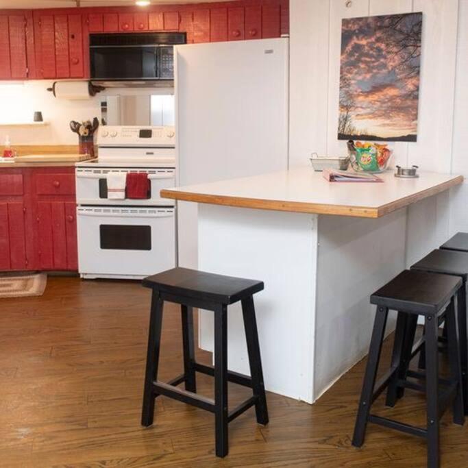 2 Bedroom Apartment overlooks WCU and Cullowhee NC - Smoke and Pet free - Housity