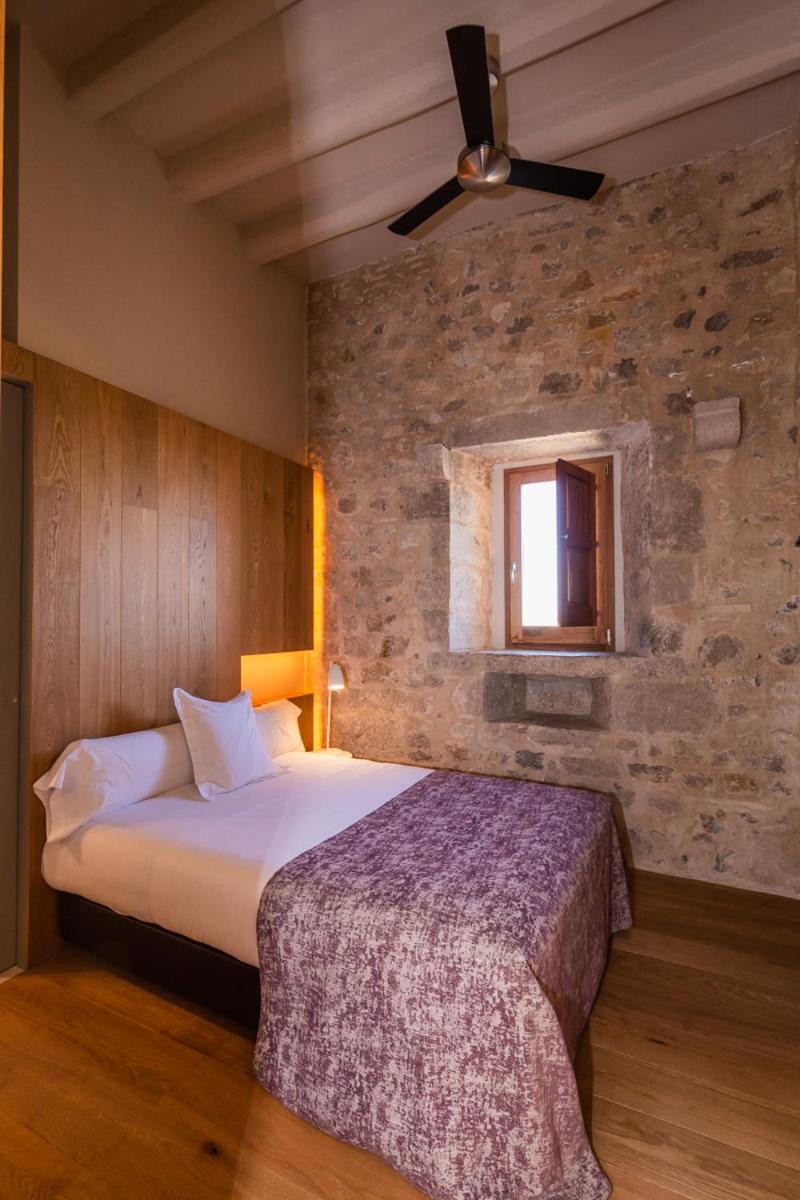 Cama o camas de una habitación en Hotel Mas Bosch 1526