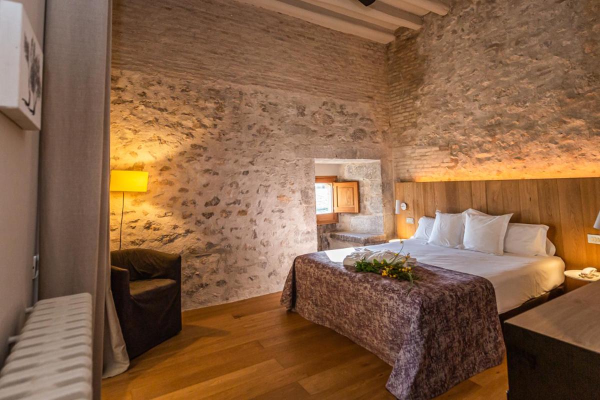 Cama o camas de una habitación en Hotel Mas Bosch 1526