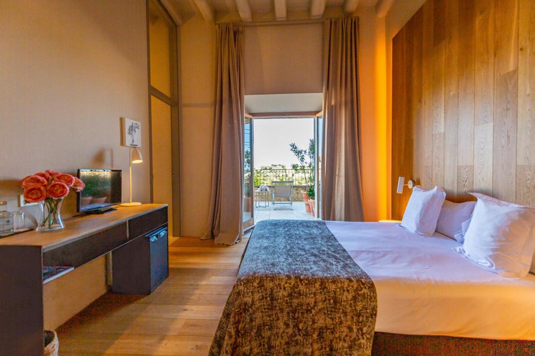 Cama o camas de una habitación en Hotel Mas Bosch 1526