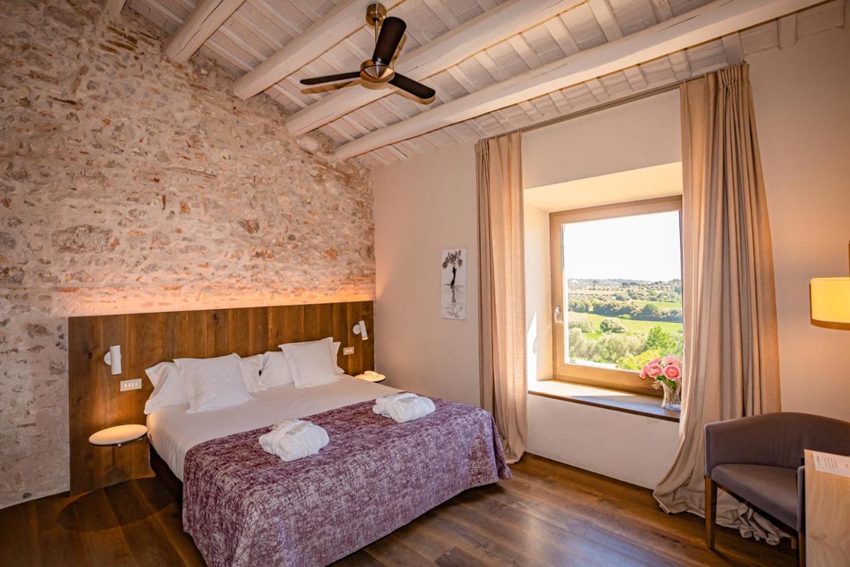 Cama o camas de una habitación en Hotel Mas Bosch 1526