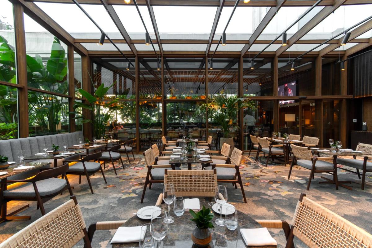 Um restaurante ou outro lugar para comer em SANA Malhoa Hotel