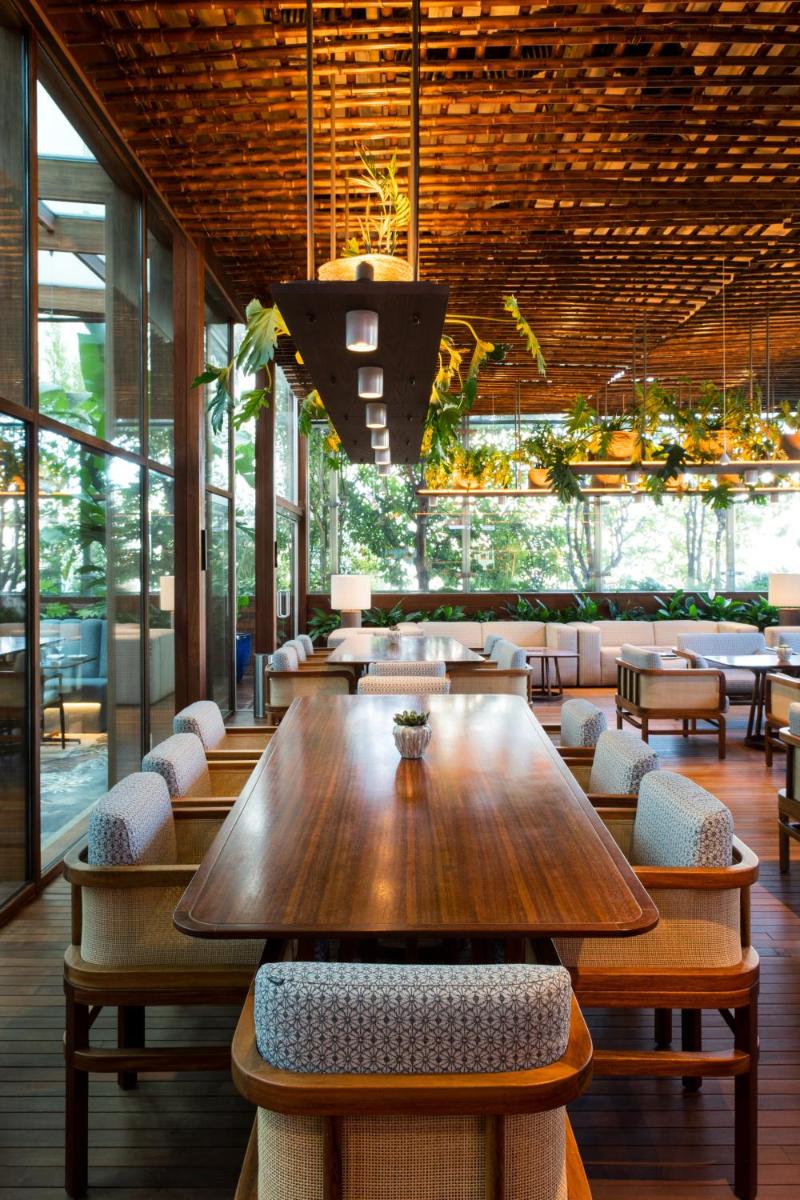 Um restaurante ou outro lugar para comer em SANA Malhoa Hotel