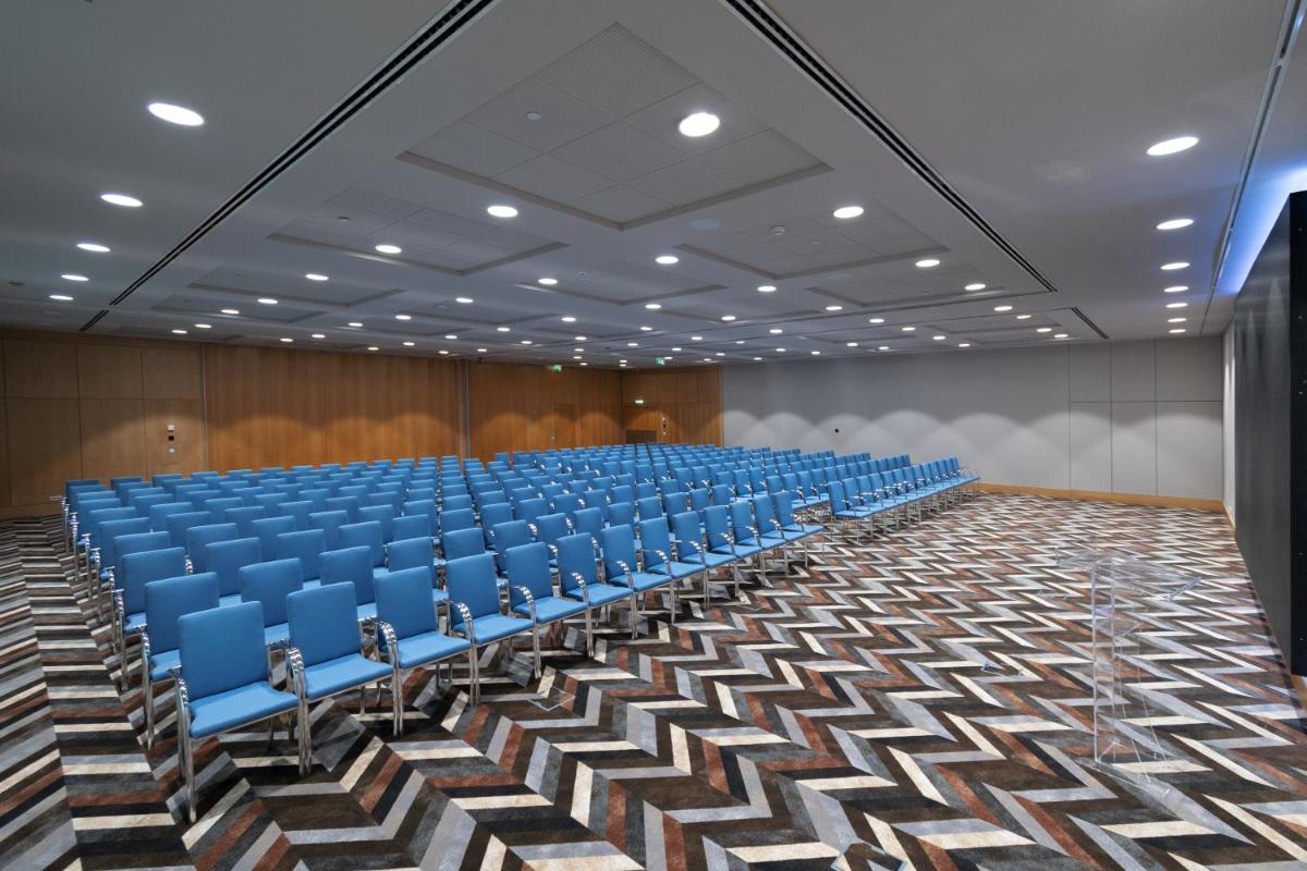 A área empresarial e/ ou a sala de conferências de SANA Malhoa Hotel