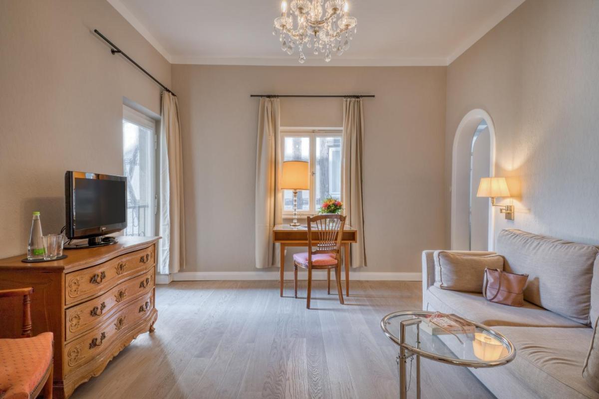 Hotel Eisenhut - Housity
