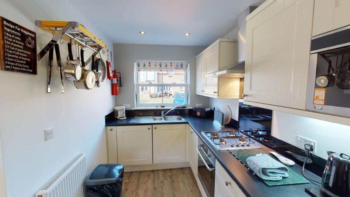 Prospect Cottage at The Bay Filey, sleeps 4, 2 dogs welcome for free too - Housity