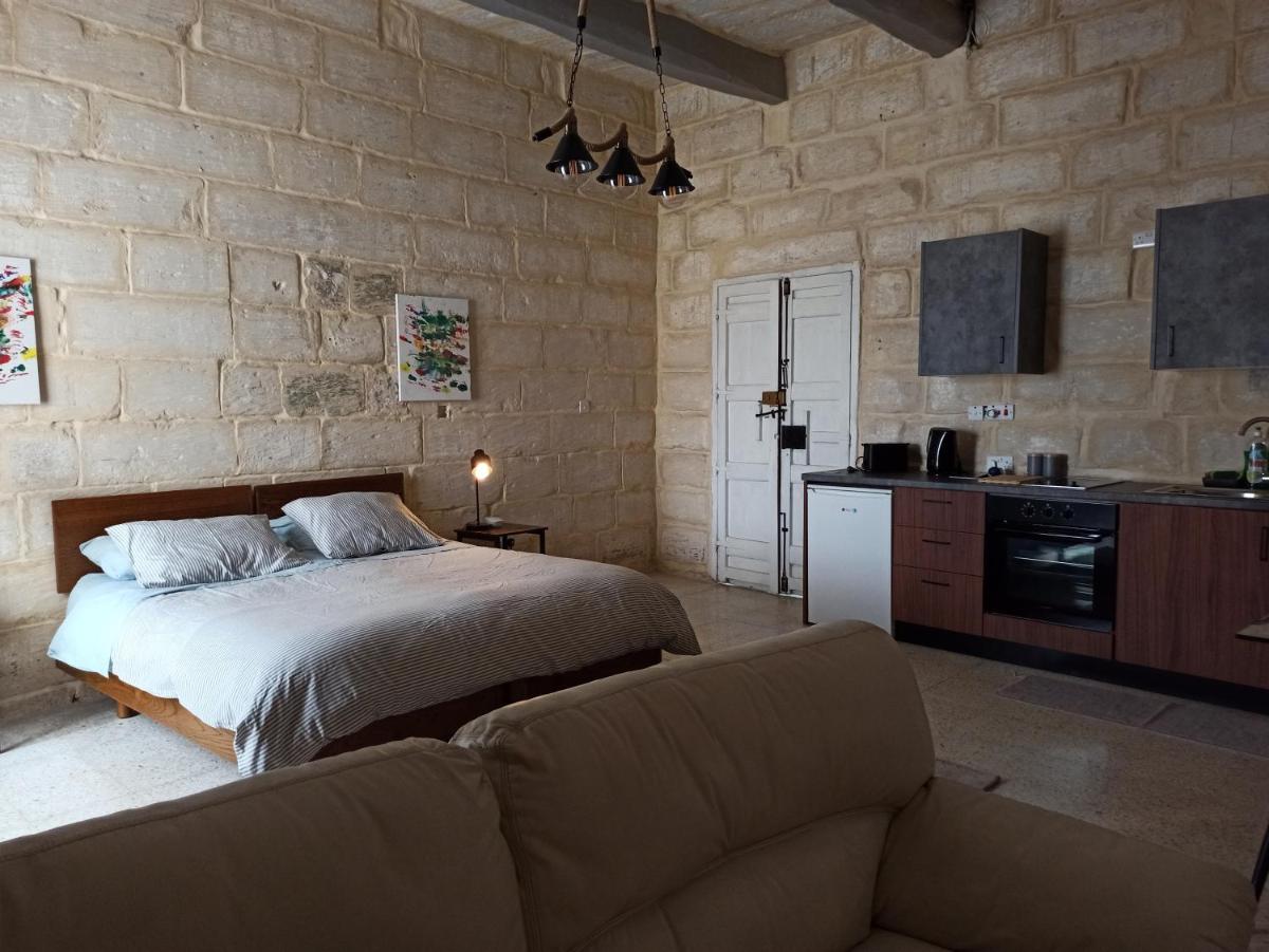 Beautiful Studio apartment in Qormi Malta - Housity