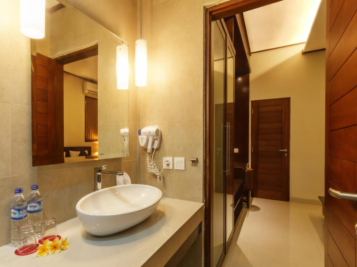 Yulia Beach Inn Kuta - Housity