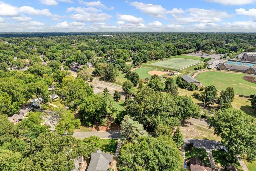 Cheerful Midtown home with view of Rhodes College - Housity