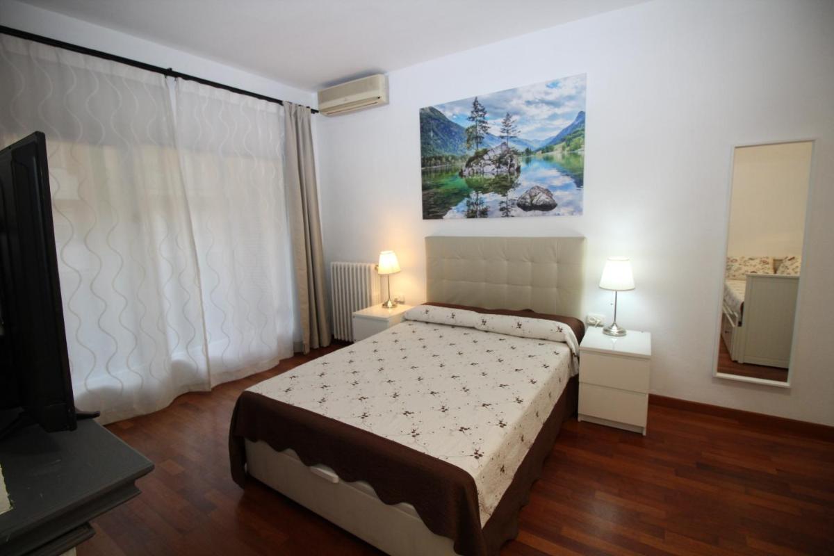 Rooms Viladomat - Housity