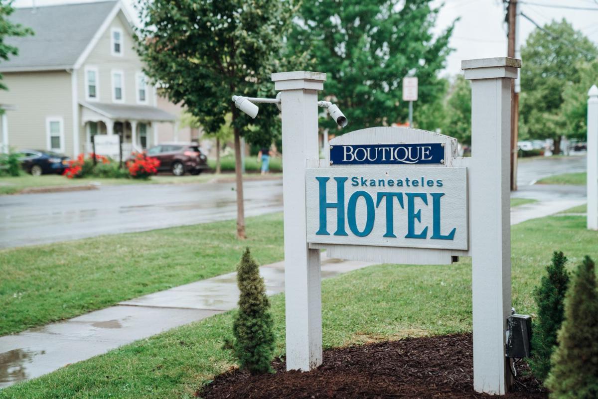 Skaneateles Suites Boutique Hotel - Housity