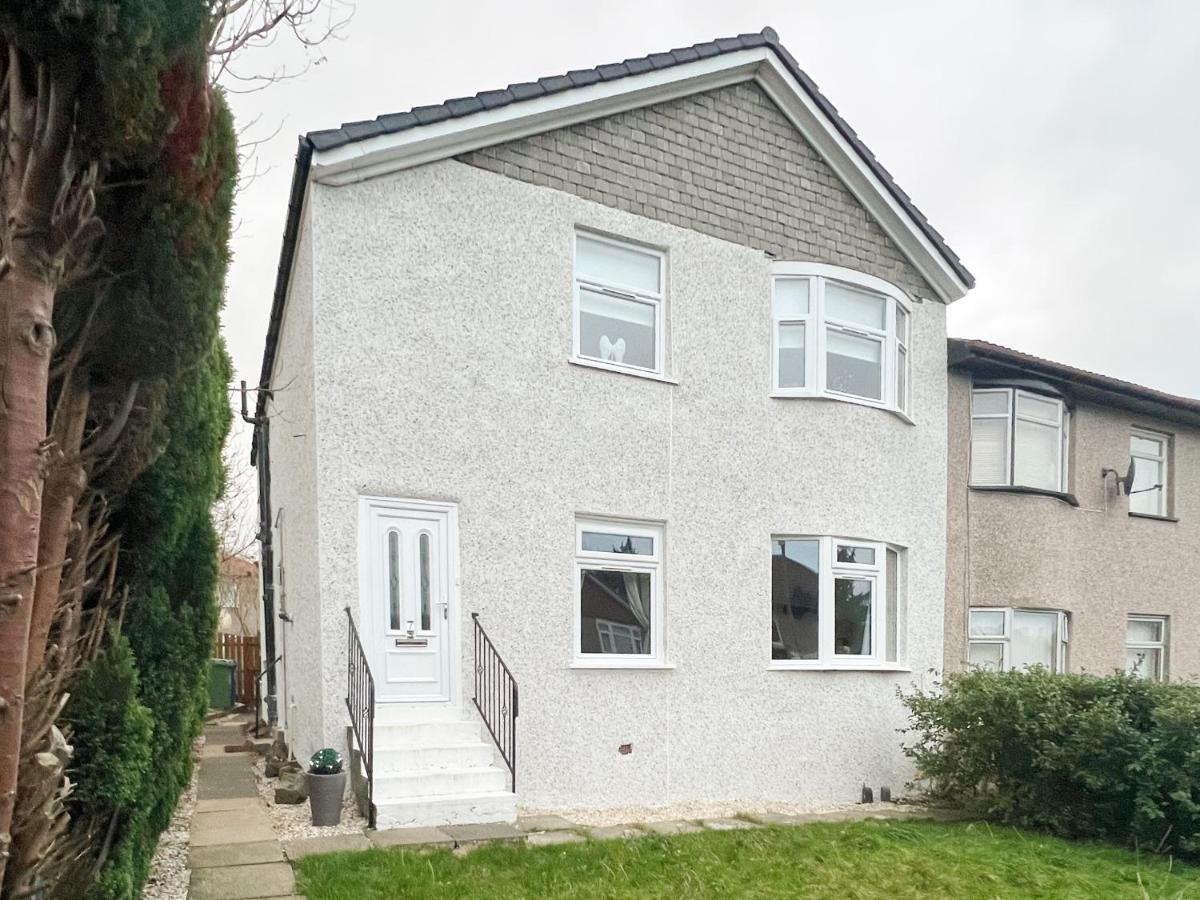 Attractive 3 Bedroom Apartment - Housity