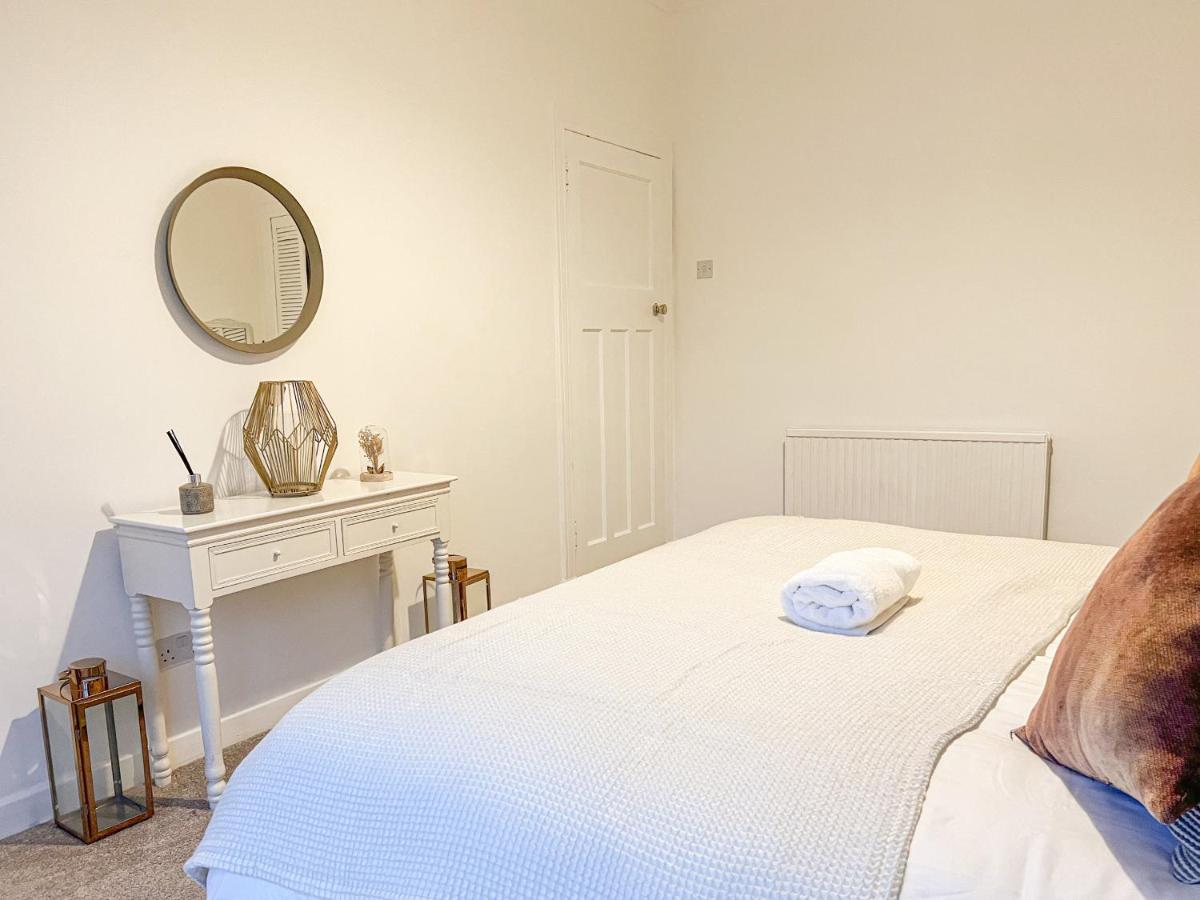 Attractive 3 Bedroom Apartment - Housity
