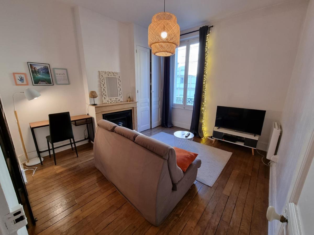 Paisible 2 pièces avec Parking gratuit - Gare de Villeurbanne Tram T3 - Housity