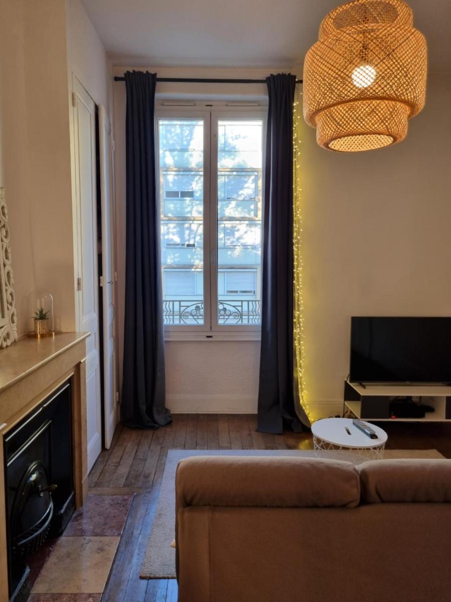 Paisible 2 pièces avec Parking gratuit - Gare de Villeurbanne Tram T3 - Housity