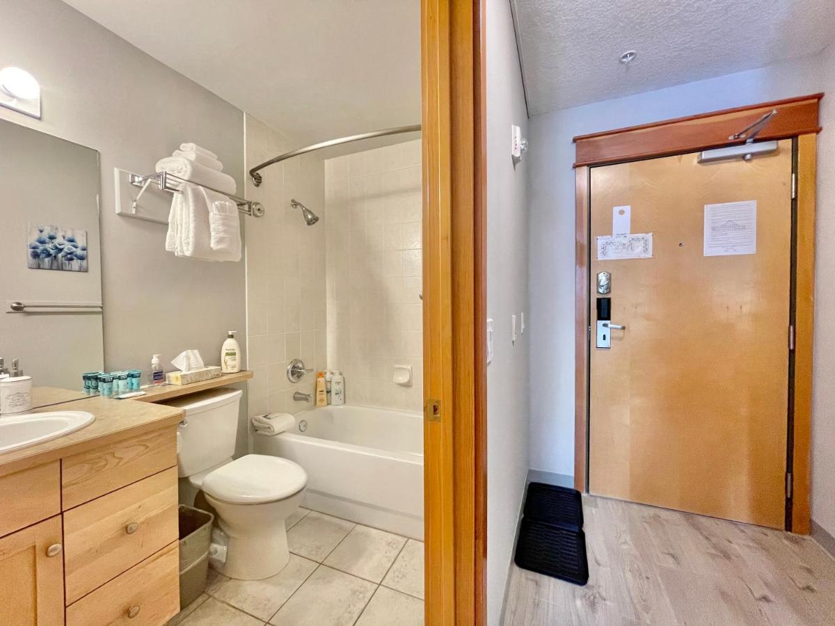 Windtower Lodge Queen Bed Suite-UGParking&Walking2DT - Housity