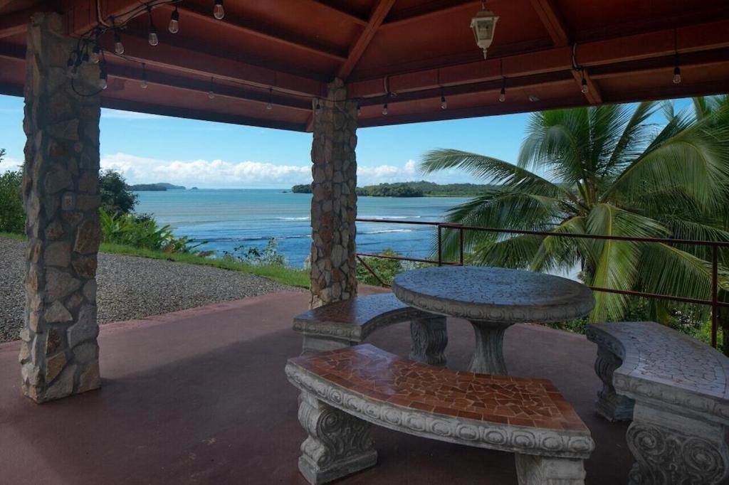 Suitetrails - ANNSRENTAL Luxury Beachfront - Stunning Views - Private Pool - Steps