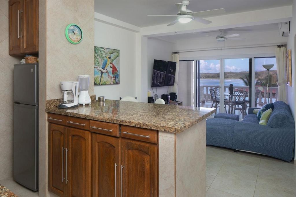 Suitetrails - ANNSRENTAL Luxury Beachfront - Stunning Views - Private Pool - Steps