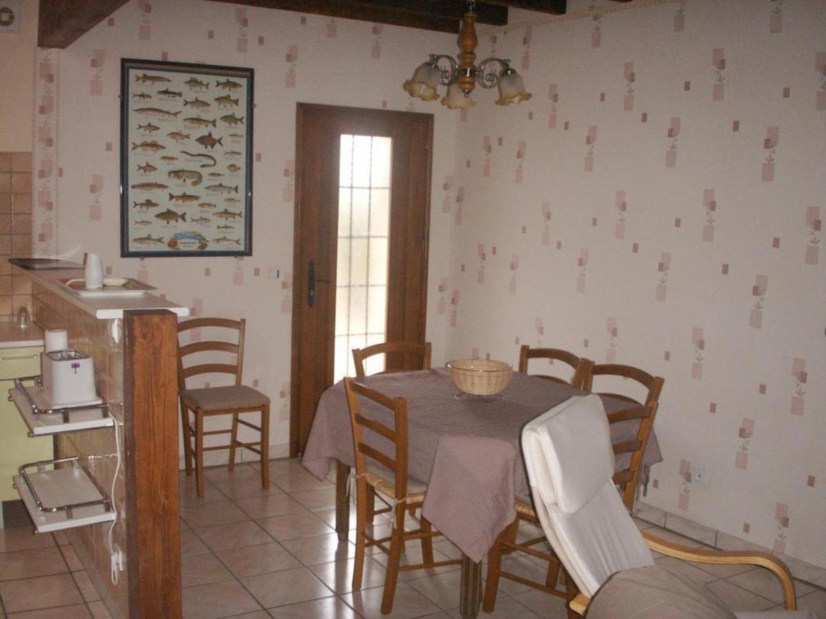 Gîte Climatise Près de la Sioule avec Jardin Privatif, Terrasse et Tout Confort - FR-1-489-96 - Housity