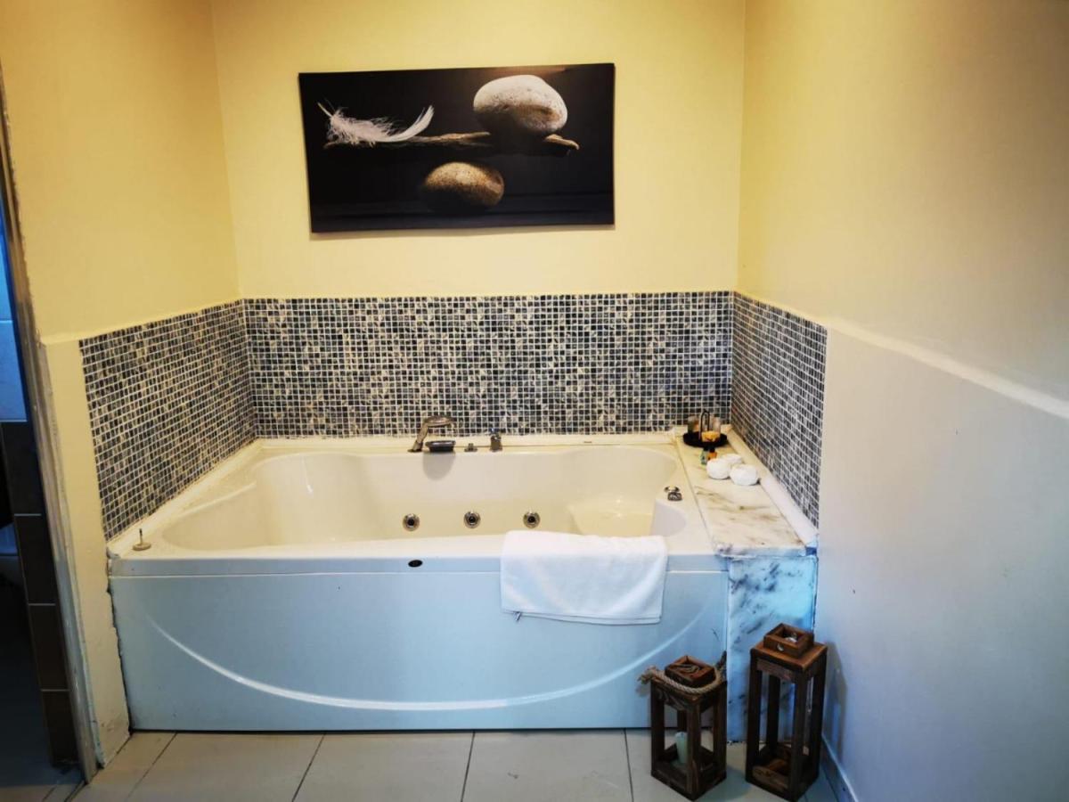 Villa near Kartepe with Jacuzzi and Shared Pool - Housity
