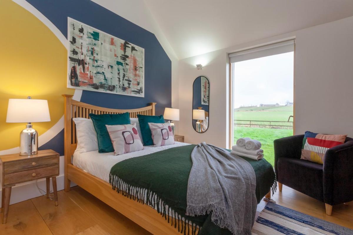 Stunning Barn Conversion - Housity