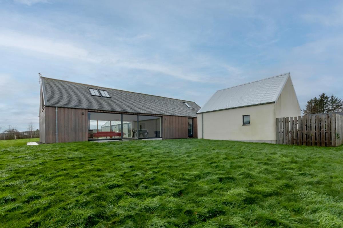 Stunning Barn Conversion - Housity