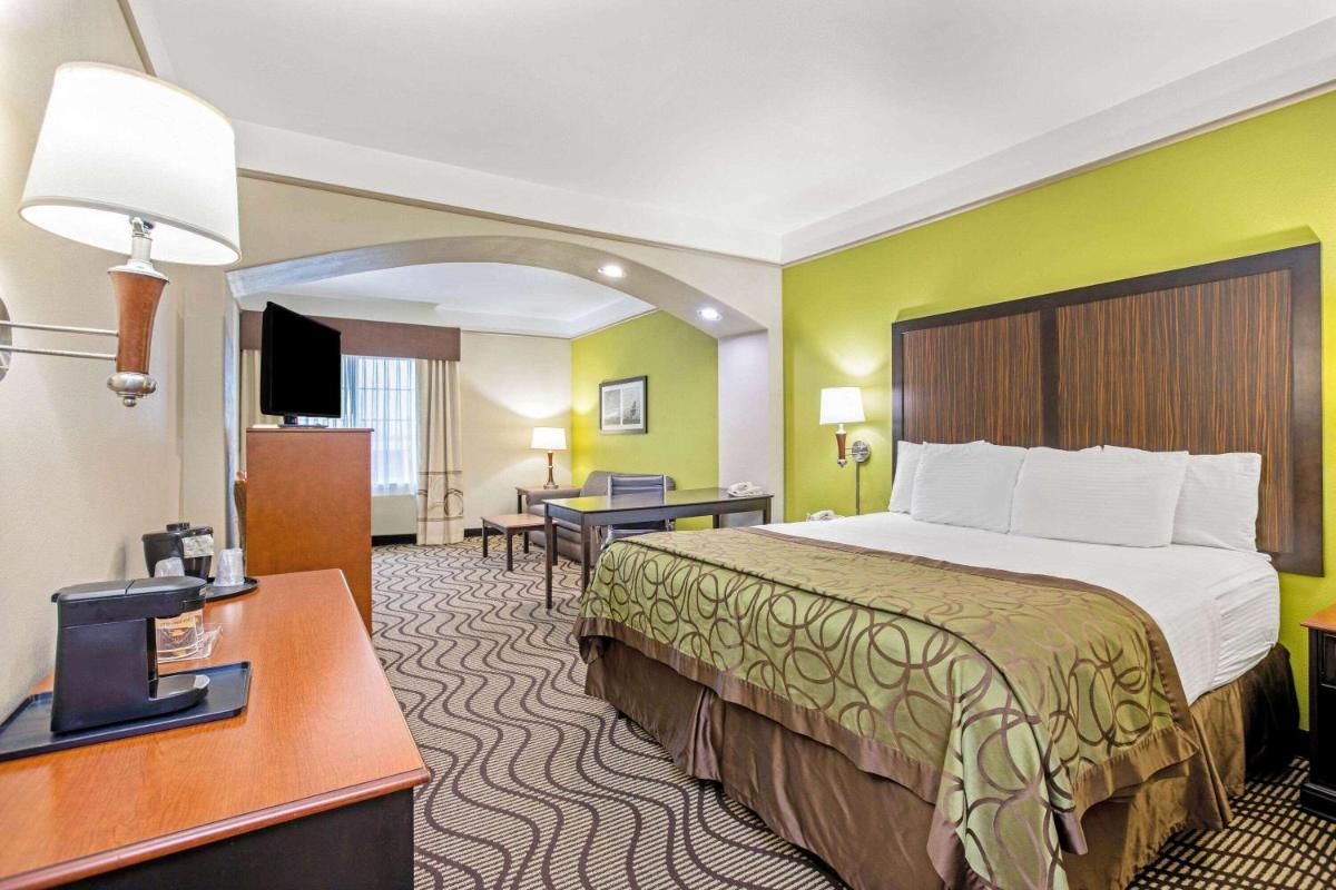 La Quinta by Wyndham Corpus Christi Airport - Housity