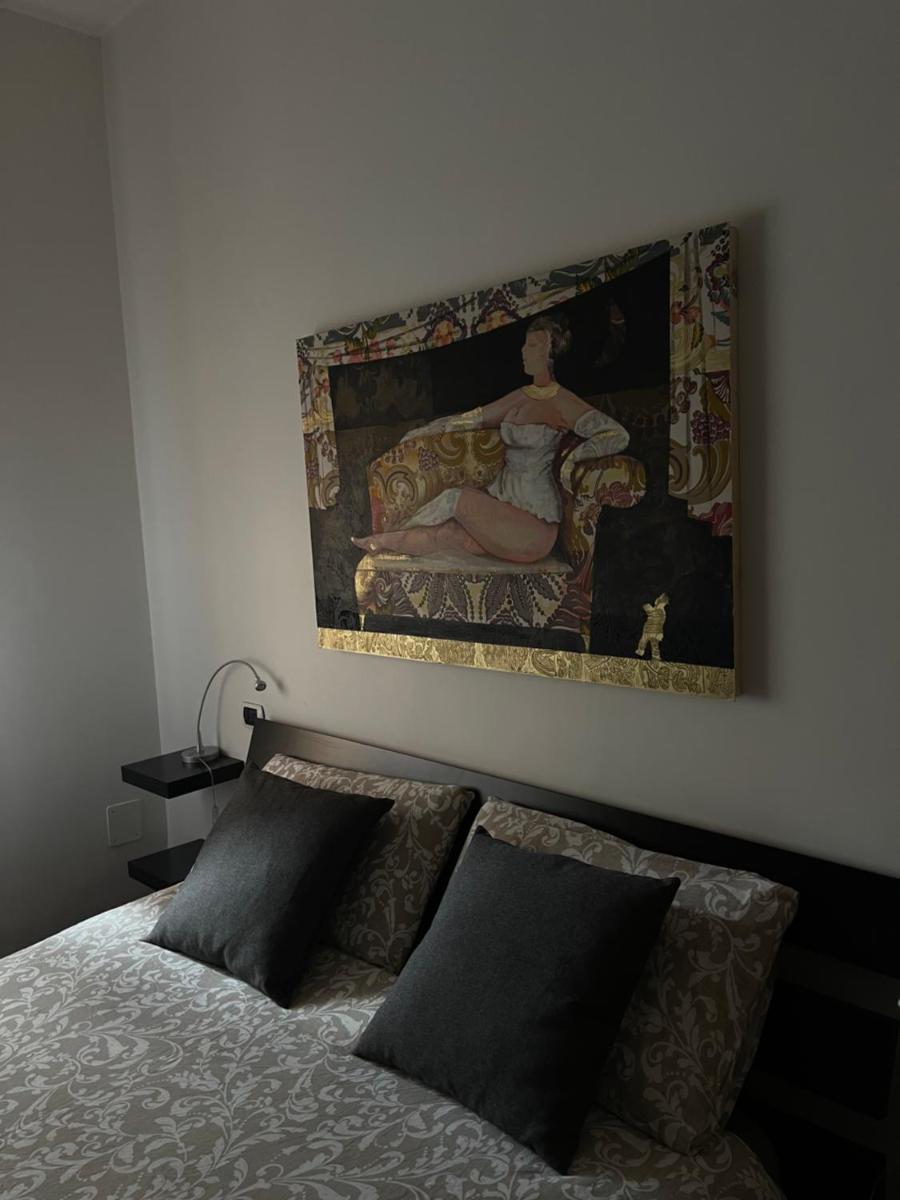 The Olivetti Apt - Housity