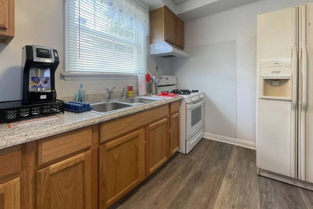 Cheerful 3-bedroom home in Dunbar WV - Housity