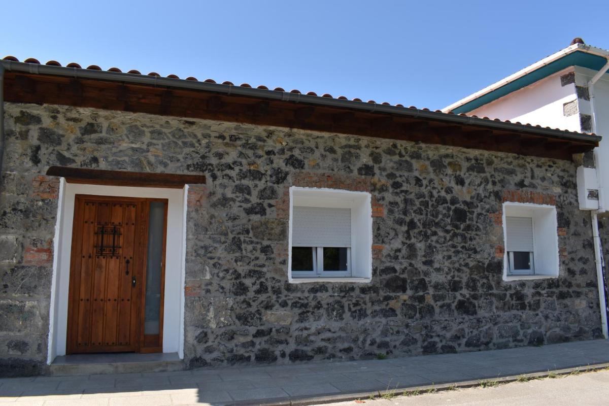 La Antigua Cuadra precioso apartamento de piedra con jardín, barbacoa y acceso al río - Housity