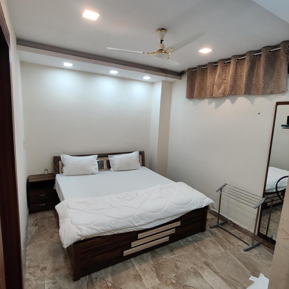 Hotel Shreeji Residency - Housity