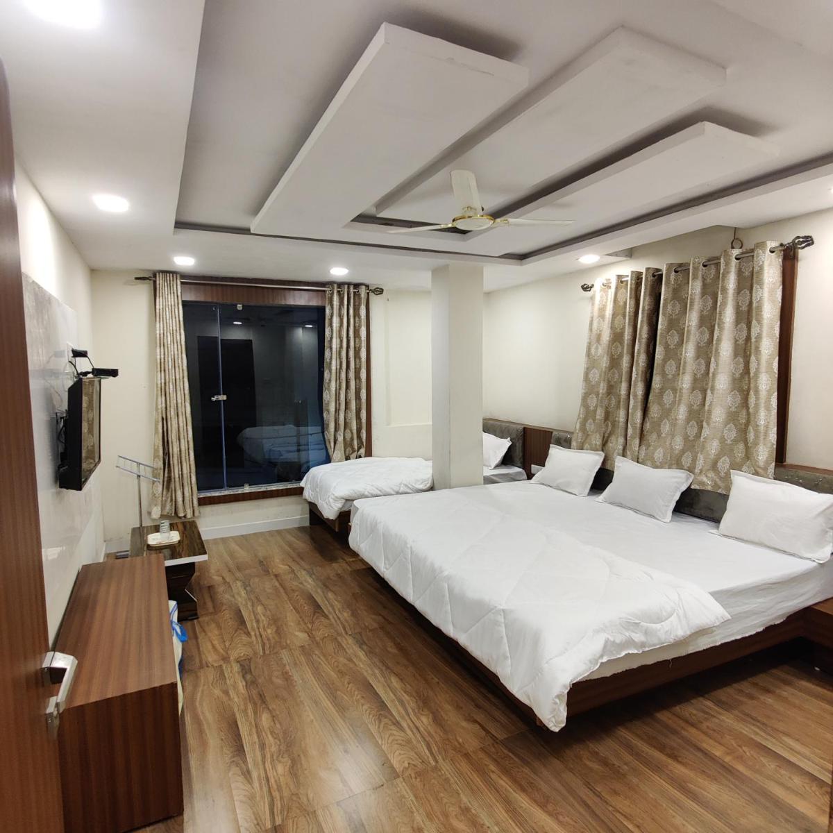 Hotel Shreeji Residency - Housity
