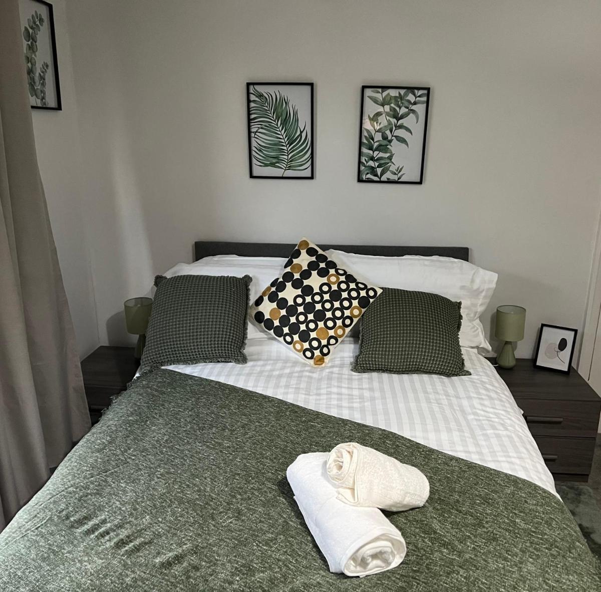 Honeybee House - Housity
