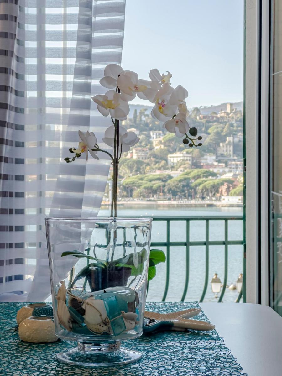 ALLA CASA ROSA AL MARE- Centrale a di fronte al mare- Emozionante- Garage privato gratuito a 800 mt- aria condizionata-wifi - Housity