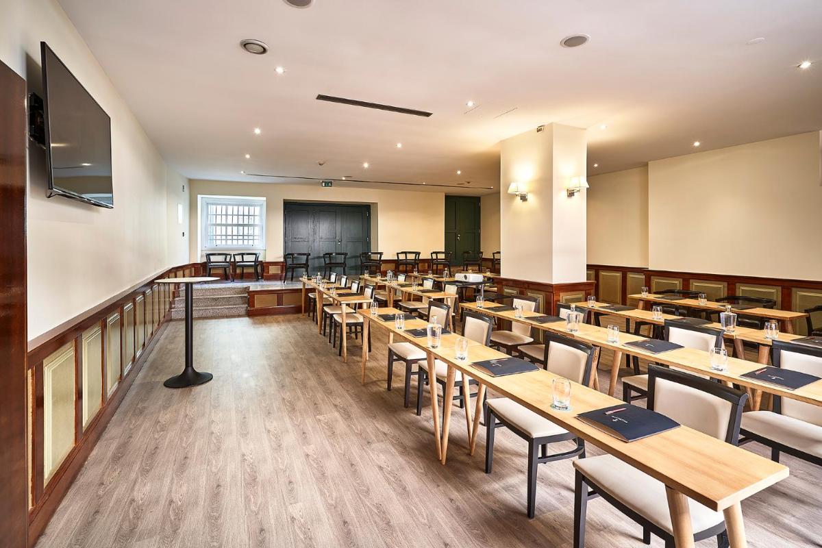 Um restaurante ou outro lugar para comer em Ribeira Collection Hotel by Piamonte Hotels