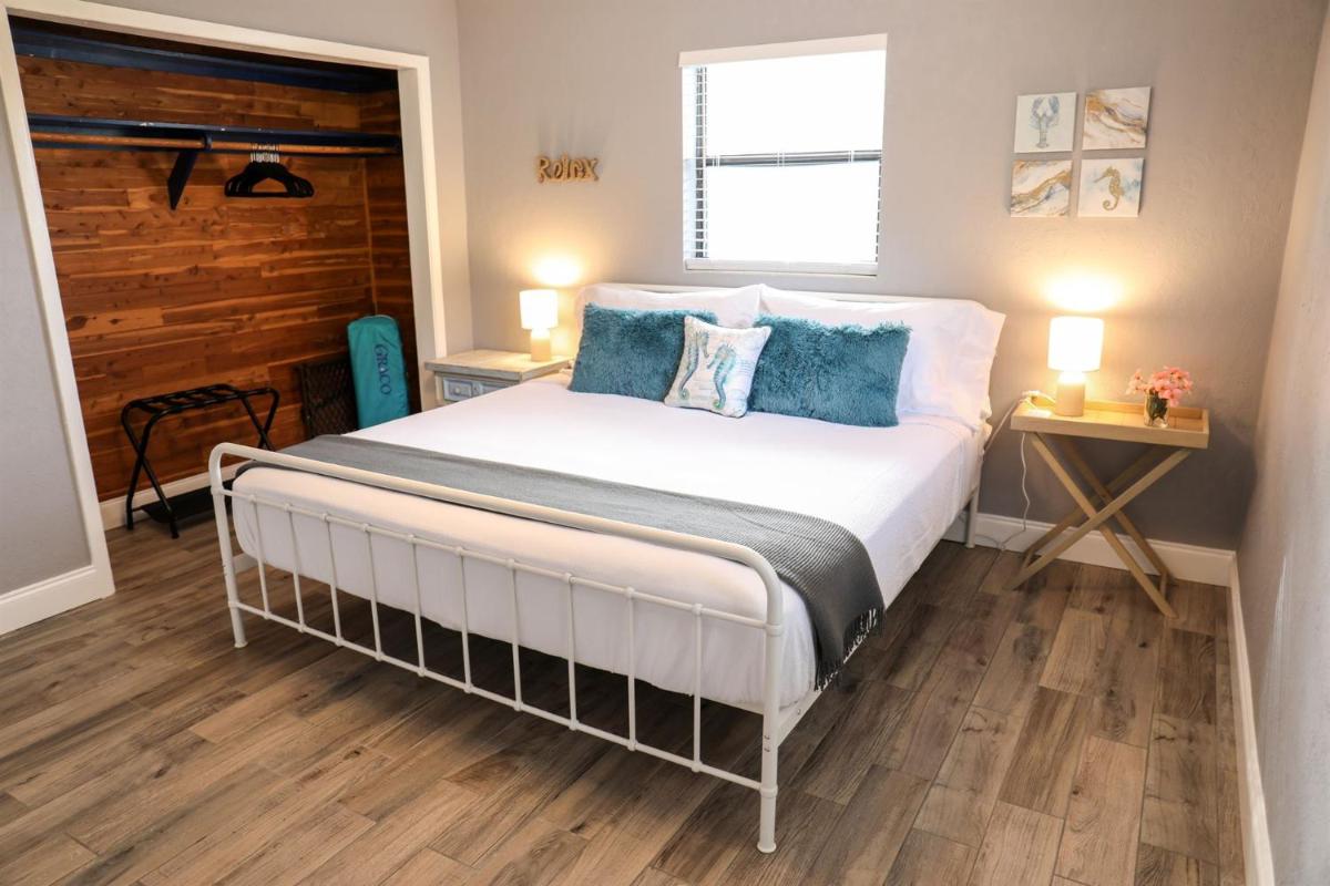 Oak Terrace - Coastal House, BBQ Grill, Ballpark - Housity