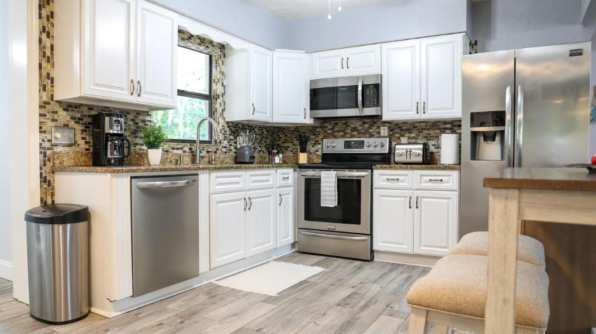Oak Terrace - Coastal House, BBQ Grill, Ballpark - Housity