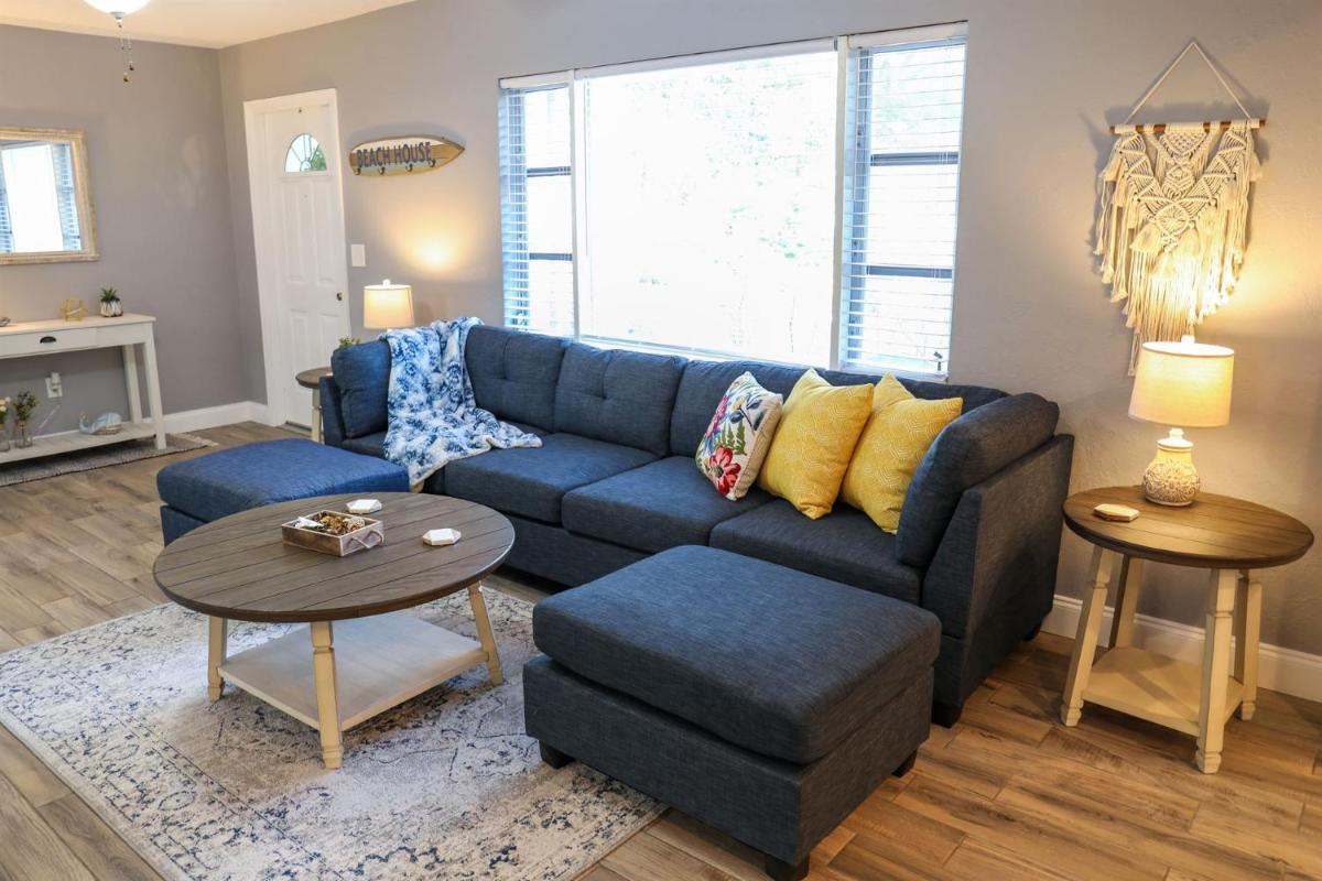 Oak Terrace - Coastal House, BBQ Grill, Ballpark - Housity