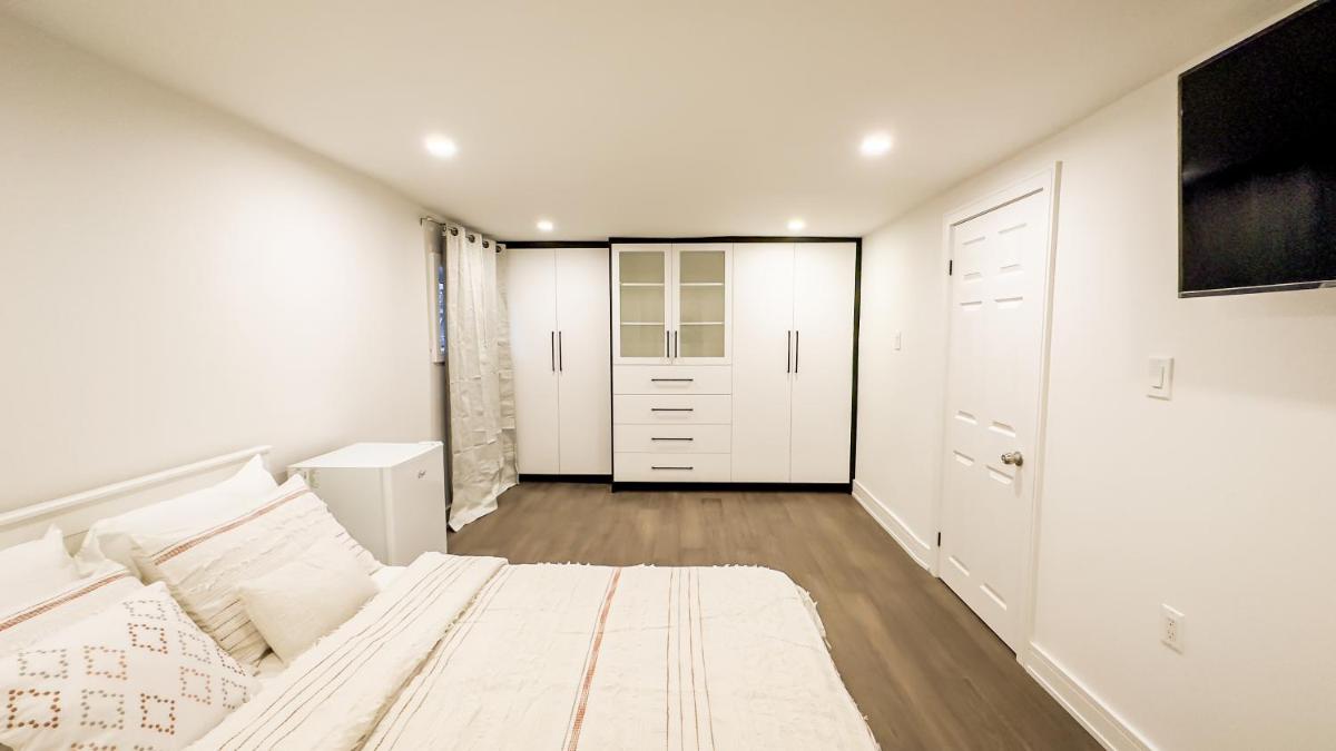 Luxury 4 BR in Sharon, East of Gwillimbury - Housity